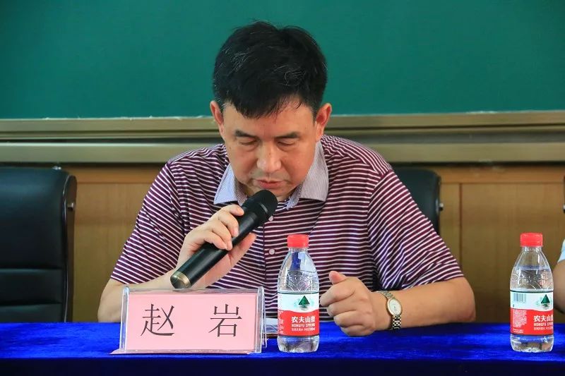 赵岩郑重宣读《关于王东录同志职务任免的决定》:王东录同志任合肥