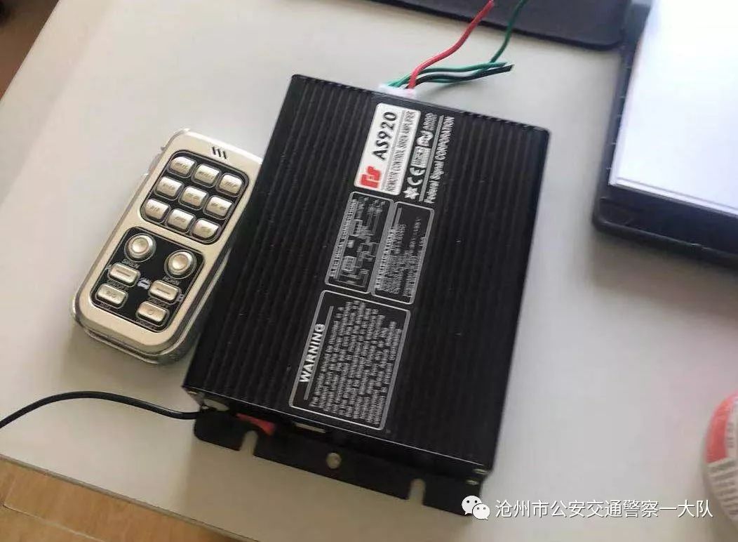 交警一大队提醒:警灯,警报器是特种车辆遇到紧急情况提醒其它车辆避让