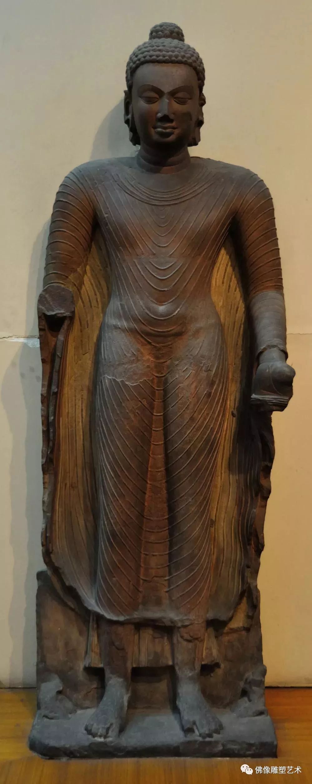 从公元3~4世纪马图拉制作的一些浮雕作品中,我们可以