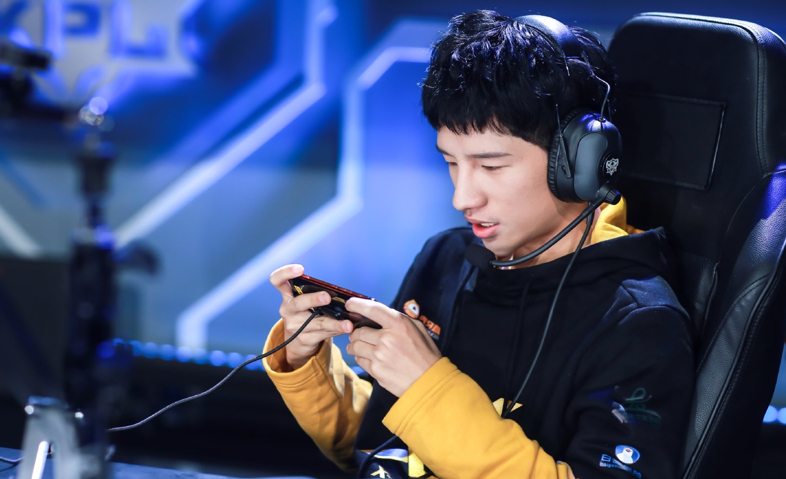 xq雪藏estar橘子,大名单4个中单3个辅助,却没有橘子一席之地