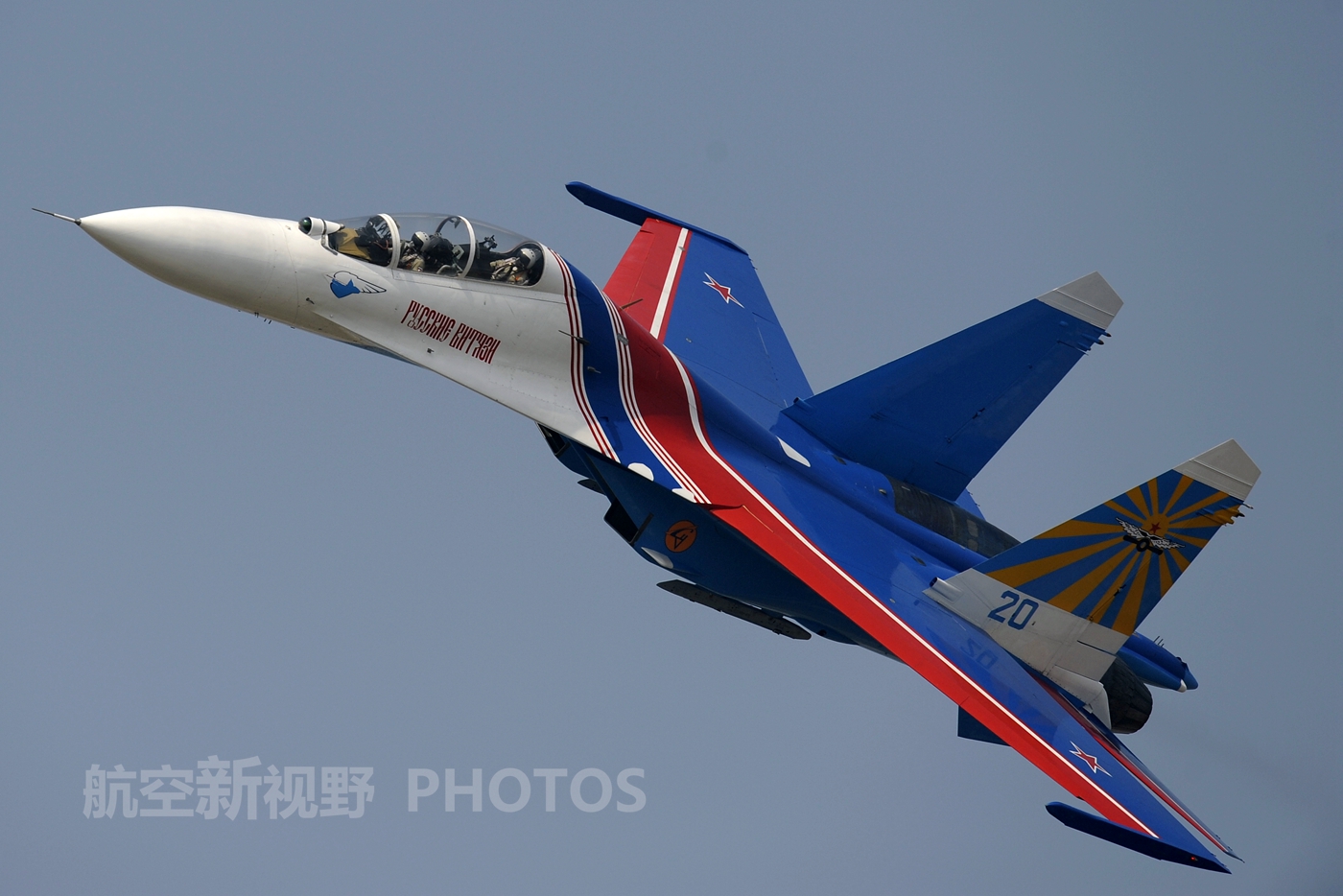 1/ 12 苏-27战斗机对于国人并不陌生,上世纪90年代初,中国空军确定