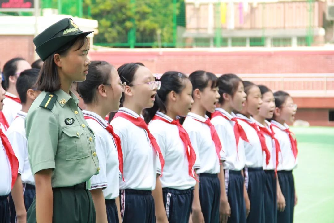 烈日下的亮丽风景:上海市第二初级中学举行2019学年军训活动