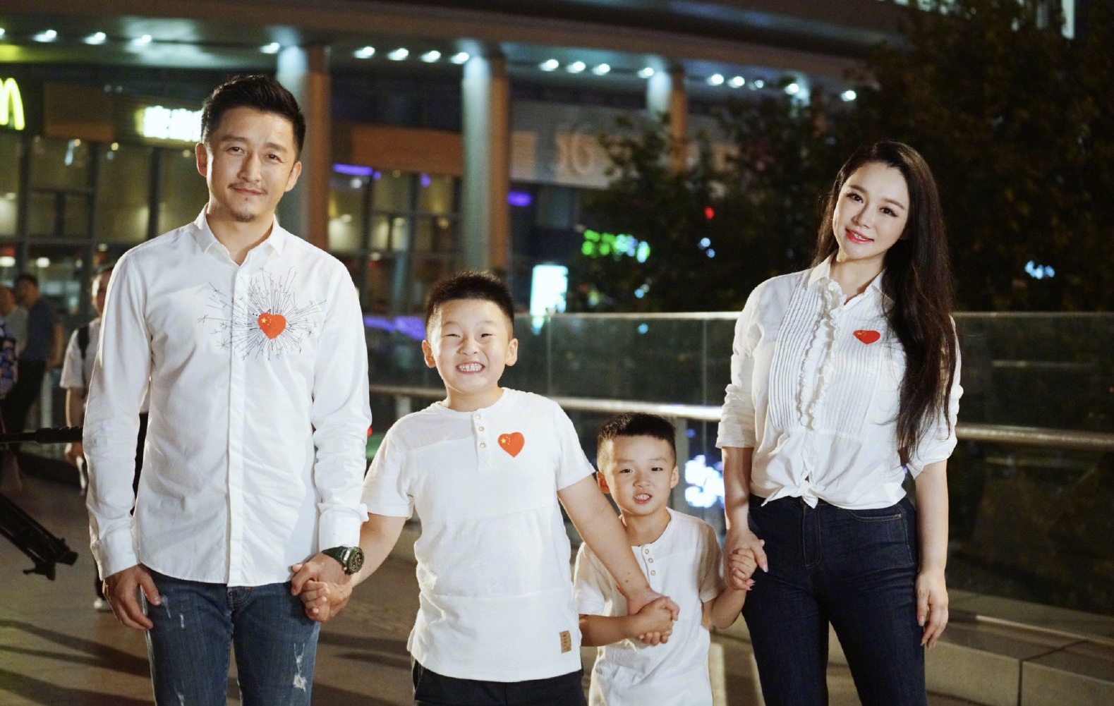 原创拳王娇妻三胎后恢复惊人衬衫配高腰裤比例太好162穿出大长腿