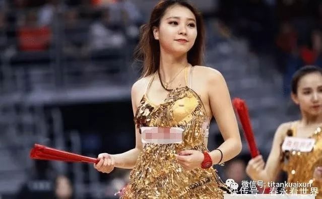 最可惜的cba篮球宝贝,身材傲人,易建联与她合照都要"避嫌"_黄逸辉