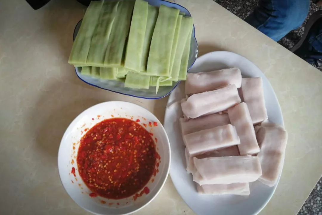 对于白族同胞来说米干不单单是一种美食更是一种文