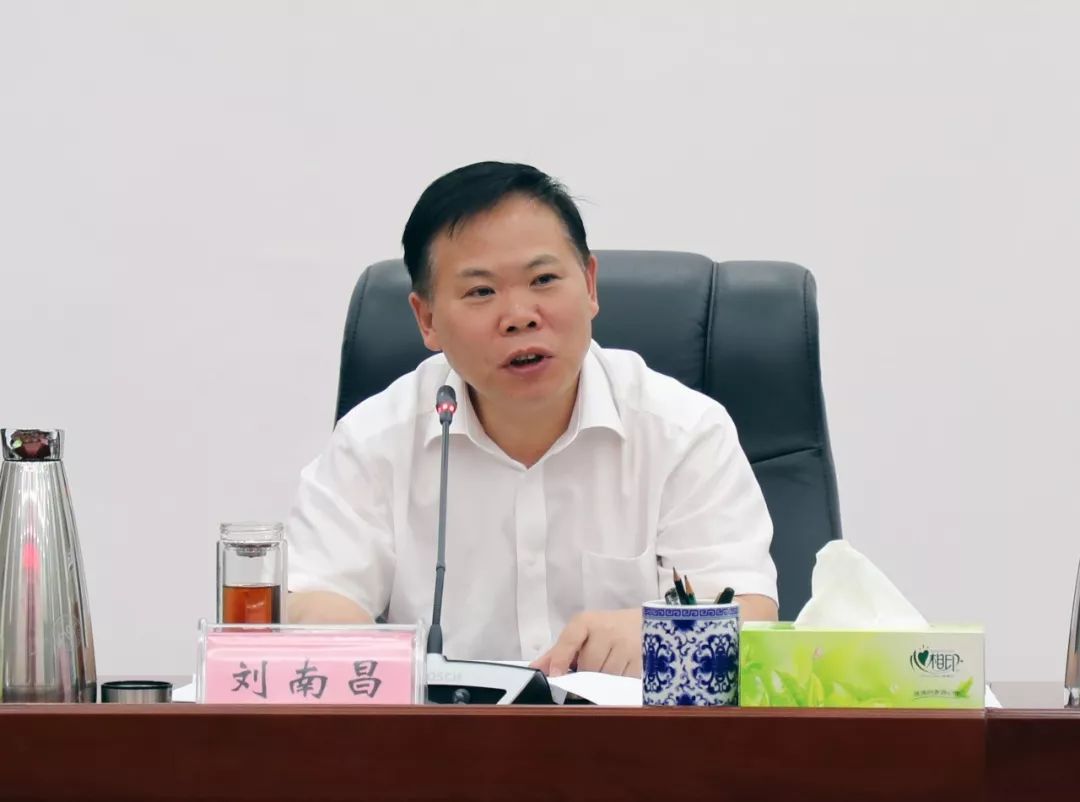 市领导王载文,贾书君,孟斌,范付中,牛兰英,王振清,张松林,郭鸿勋