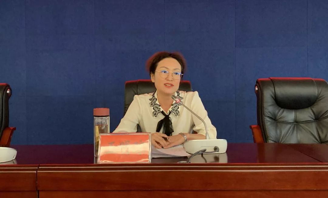 【教师培训专题系列讲座·四】校长课堂第34期:王明琼校长与全校教