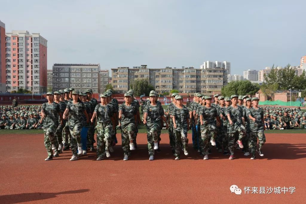 沙城中学举行2019级高一军训闭营典礼