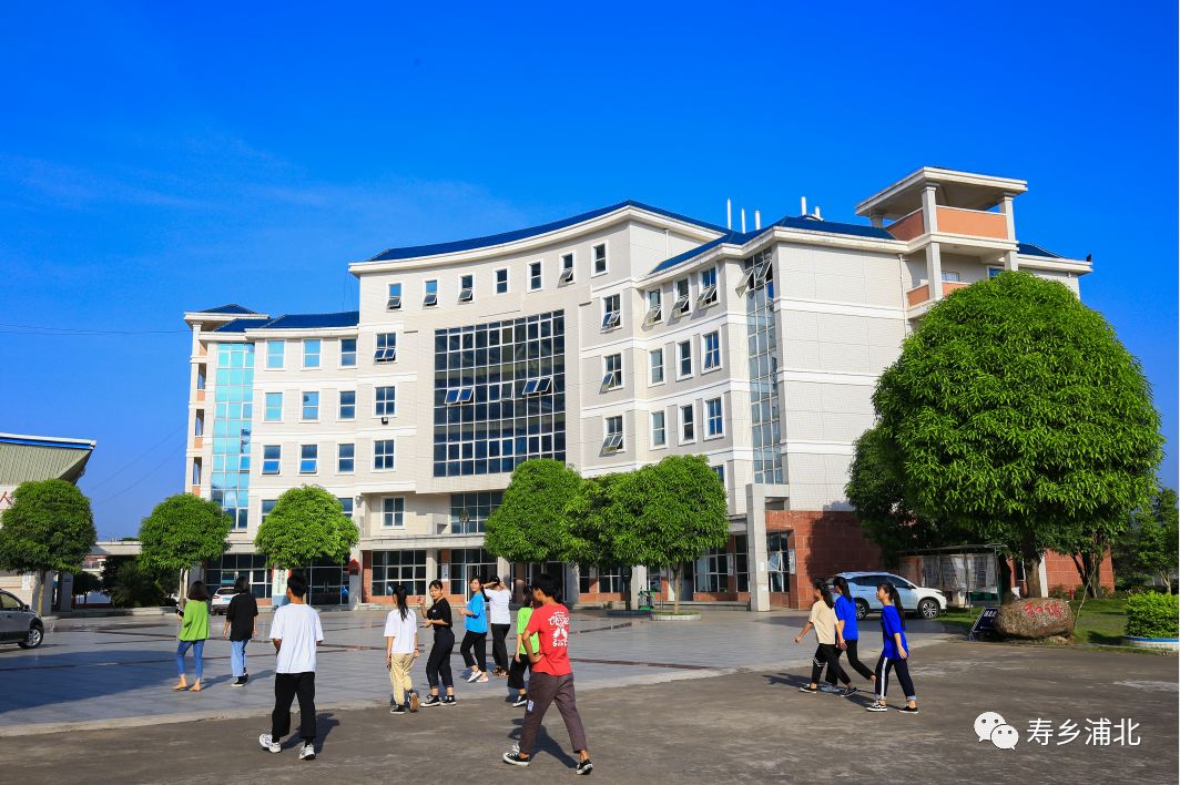师兄师姐师弟师妹看过来,今天的浦北一职校美爆啦!