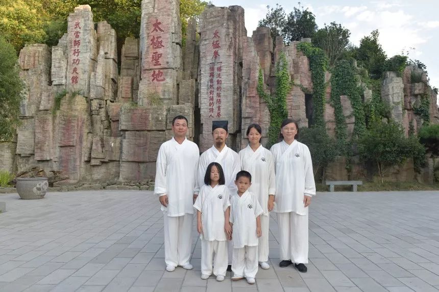 何處望神州滿眼風光善居樓武當師行太極道院2019年武術夏令營完美收官