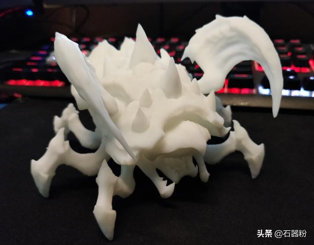 星际争霸2手办蟑螂