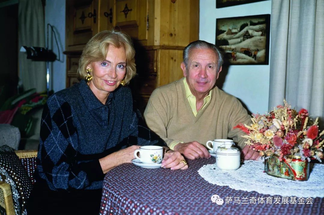 年轻的胡安·安东尼奥·萨马兰奇作为巴塞罗那《新闻日报》的特别记者