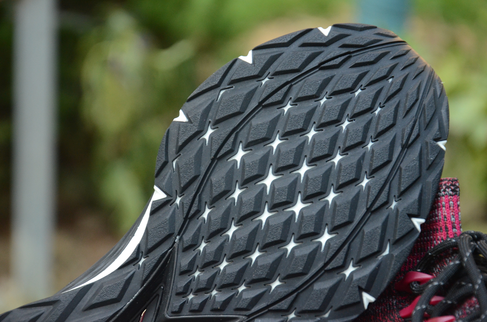 鞋底更多细节实拍.