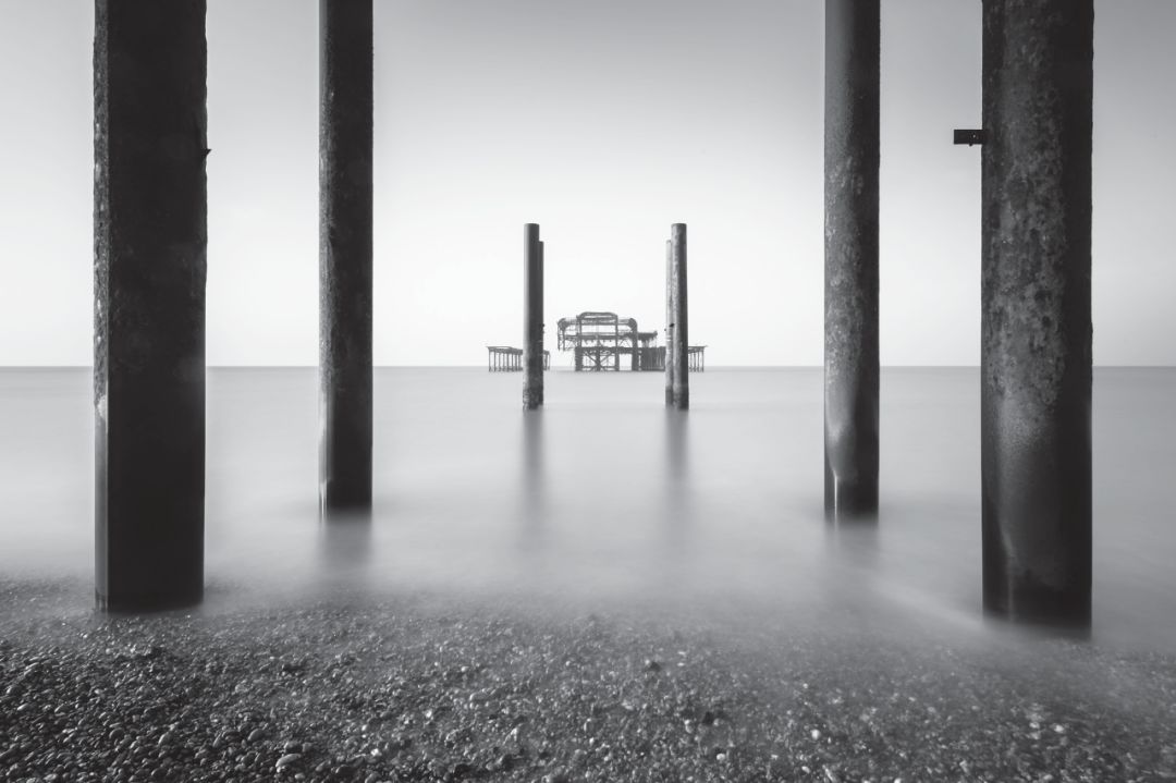 滤镜和三脚架拍摄数据:f/22,8秒,iso 100拍摄手法:采用垂直线构图法