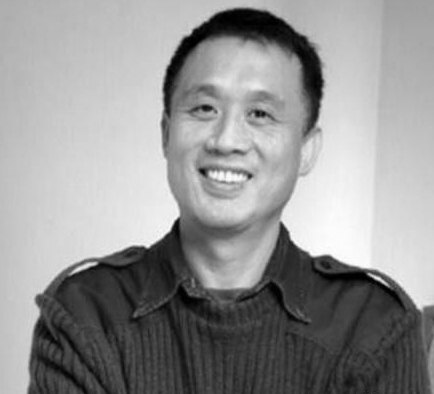 周民为人和善,长大后就到处搜集亲生母亲的资料和信息,出过的关于周璇