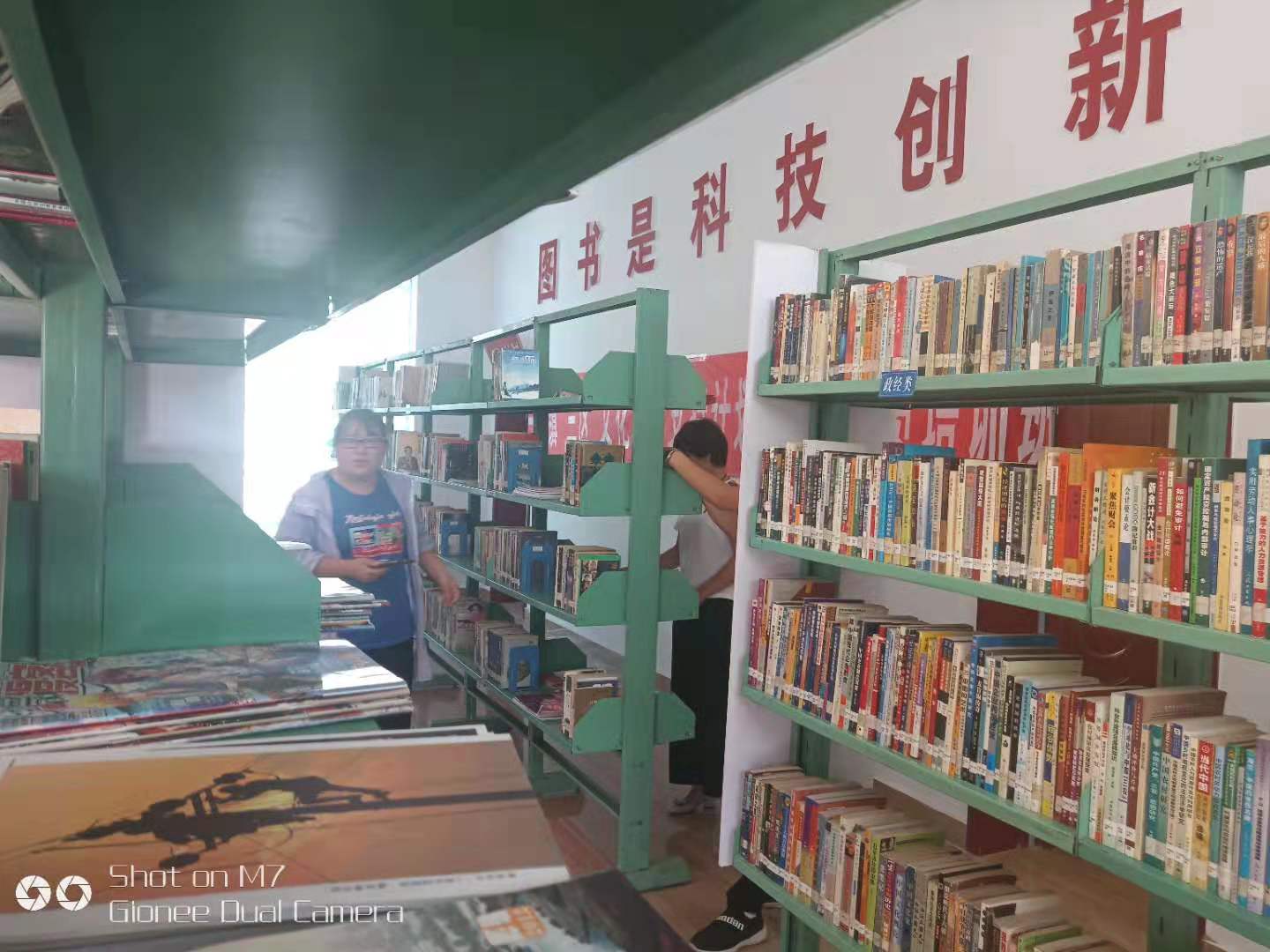 张掖甘州区三闸图书馆成为培植乡村乡风的"精神家园"