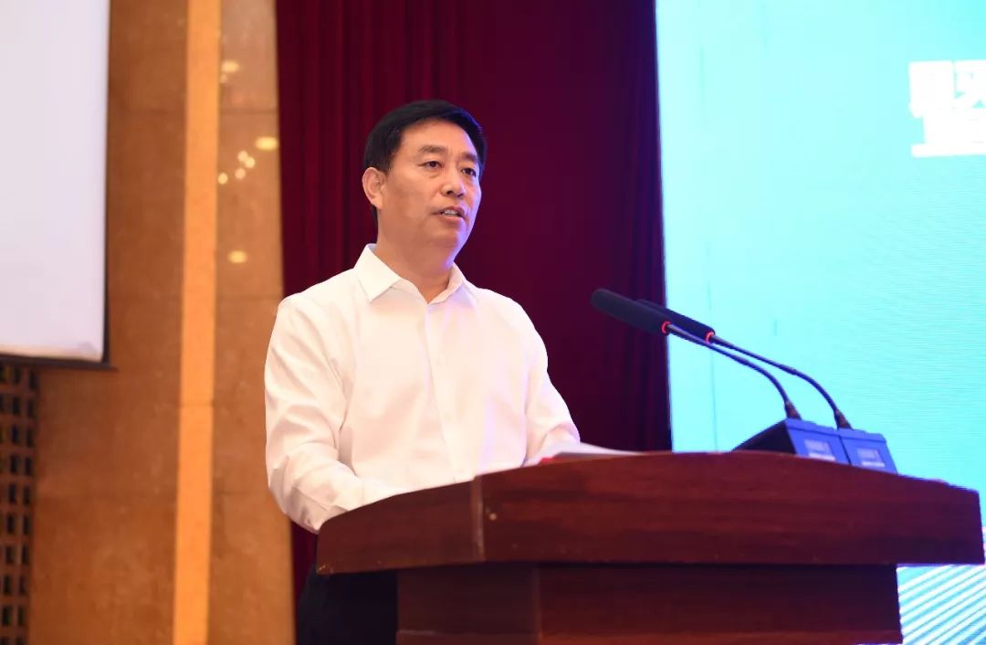 会议由市委副书记,市长李平主持.