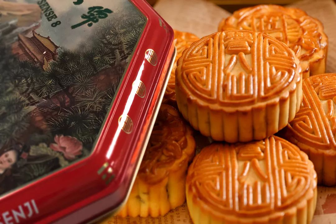 誉八仙酒楼以装修传统且精致的风格闻名,今年推出的两款月饼礼盒更是