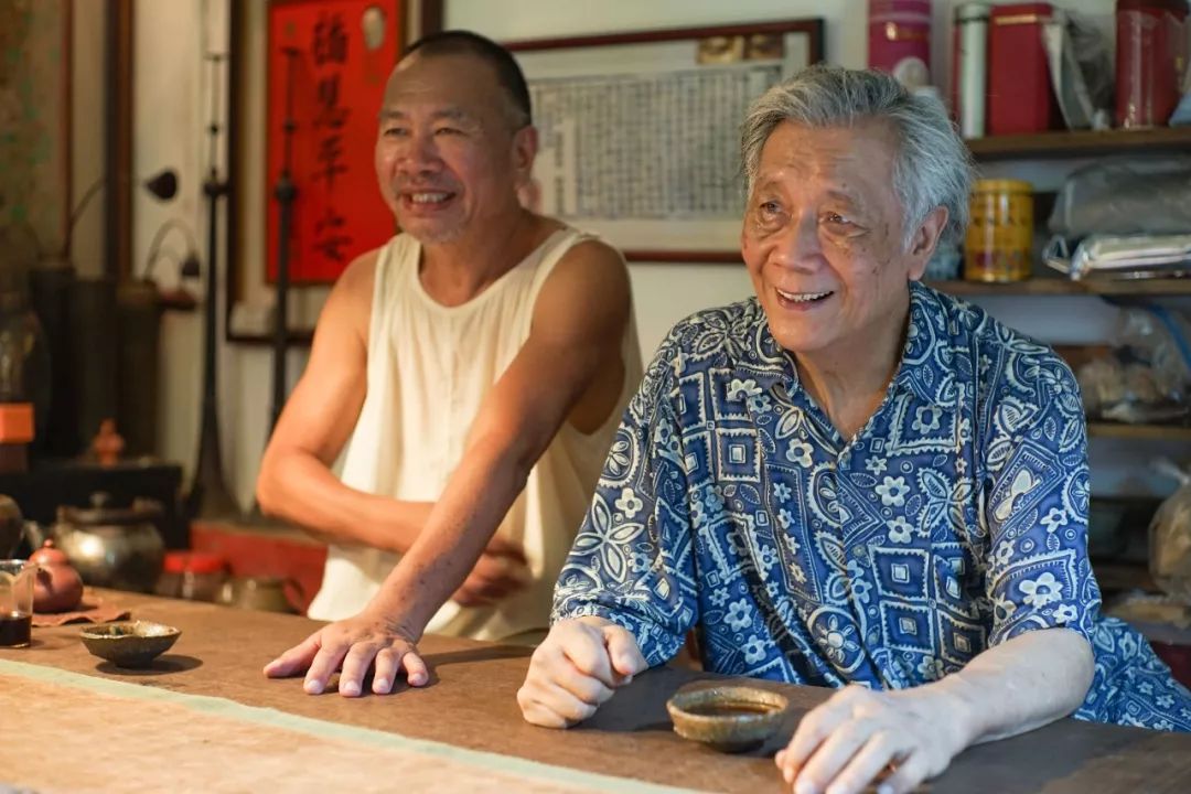 奉常藝術館近期展品 真砂服飾半開放茶室學堂臺灣茶人何健生(右)臺灣