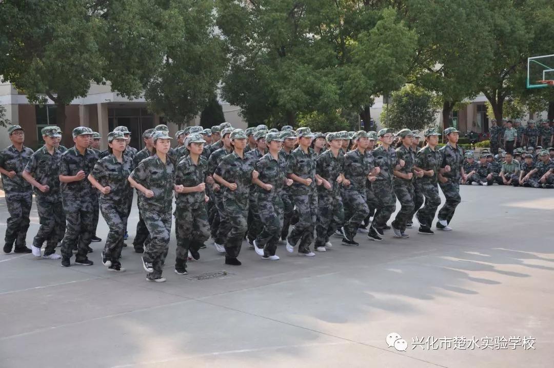 江苏兴化楚水实验学校2019级高一学生军训回眸