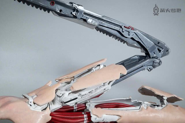 科隆游戏展:《赛博朋克 2077》展出义肢模型,螳螂刀超炫酷