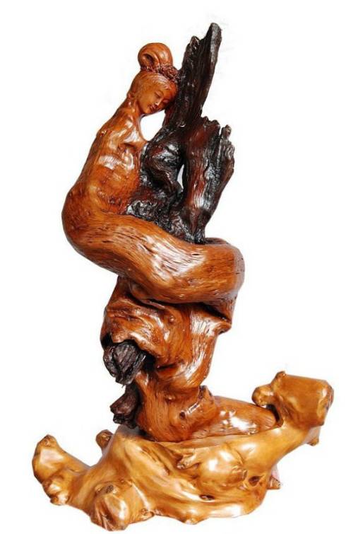 人工雕琢与木根自然形态浑然一体,让平凡无奇的木根化身为一尊尊惟妙