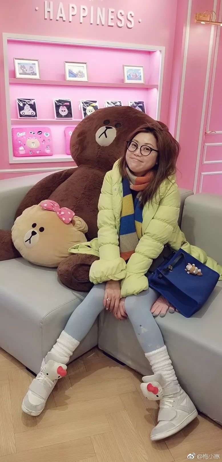 林玉露的争风吃醋戏份十分搞笑她在「皆大欢喜」中饰演的石美在当时