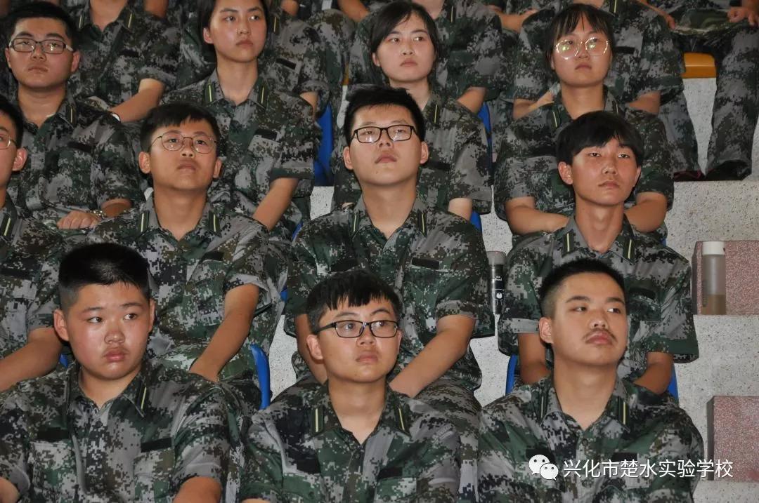 江苏兴化楚水实验学校2019级高一学生军训回眸