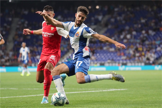 西班牙人欧联杯战柔亚武磊首发待定主帅说球员要全神贯注