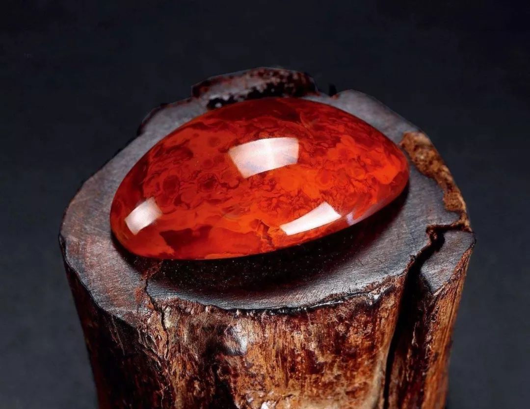 最抢手的南红新贵色泽润水头足只需千元速来捡漏