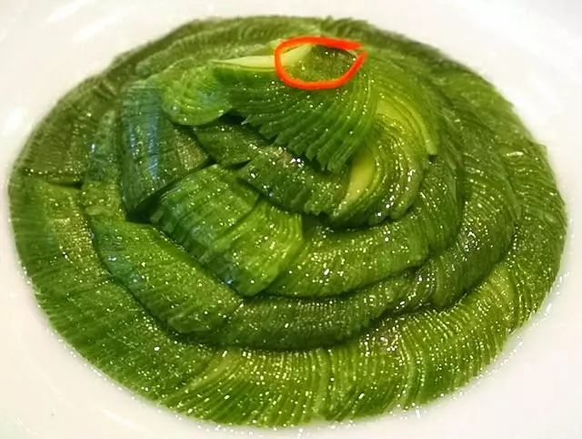 打开每个鹅头,如同打开一个美味的宫殿,鹅唇,鹅舌,鹅脑环肥燕瘦.