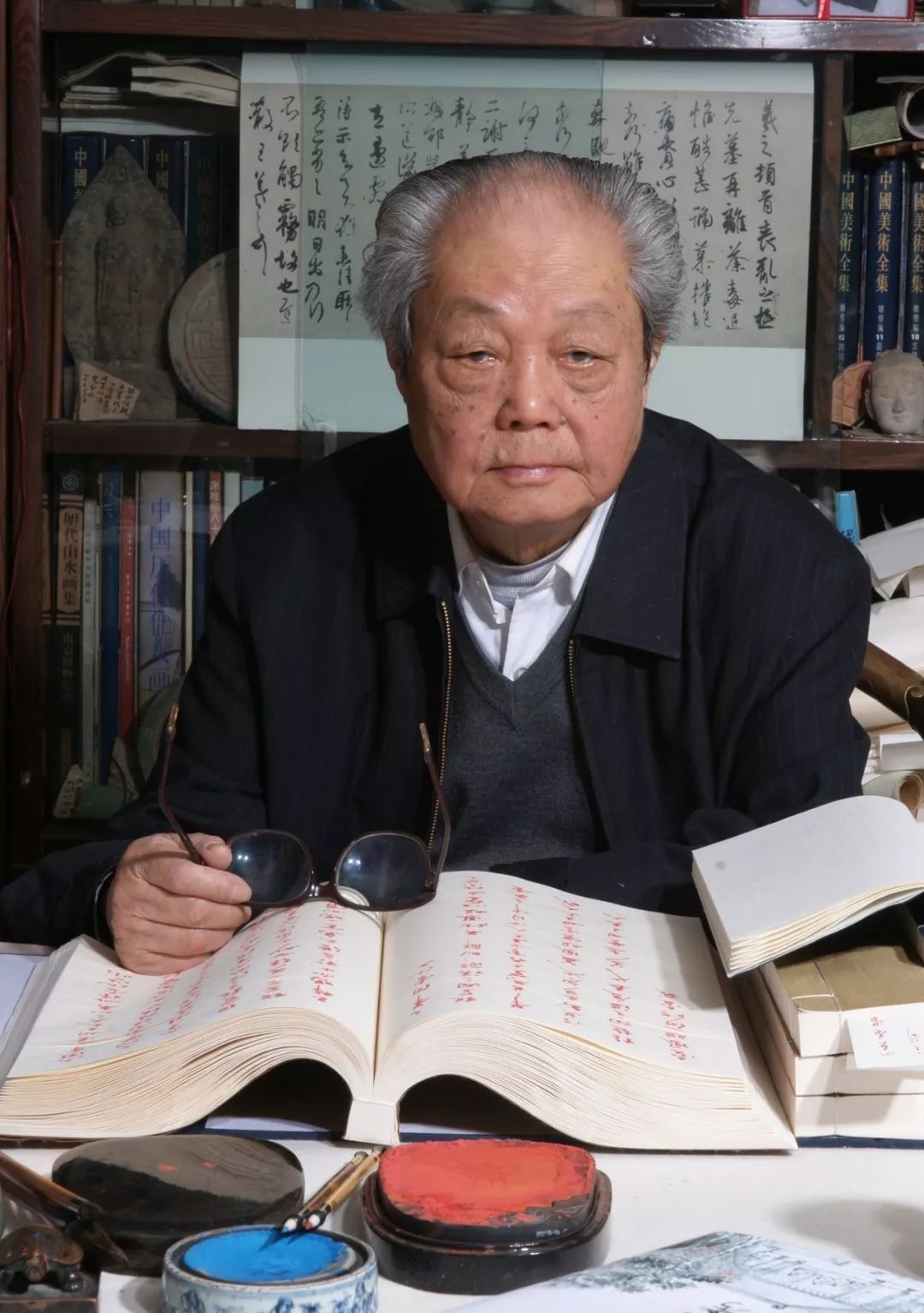 冯其庸先生父亲喜欢收藏,但当他的收藏能够服务于社会,能够促进文化