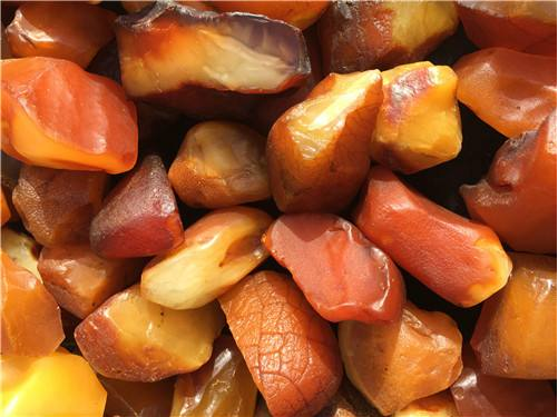 在中国,自古及今称呼密蜡亦有过好几个不同的名称,例如有虎魄,琥珀,珀