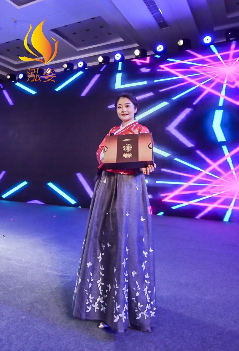 同舟共济共赢未来泓姿维娜十六周年盛典圆满成功李为芳团队