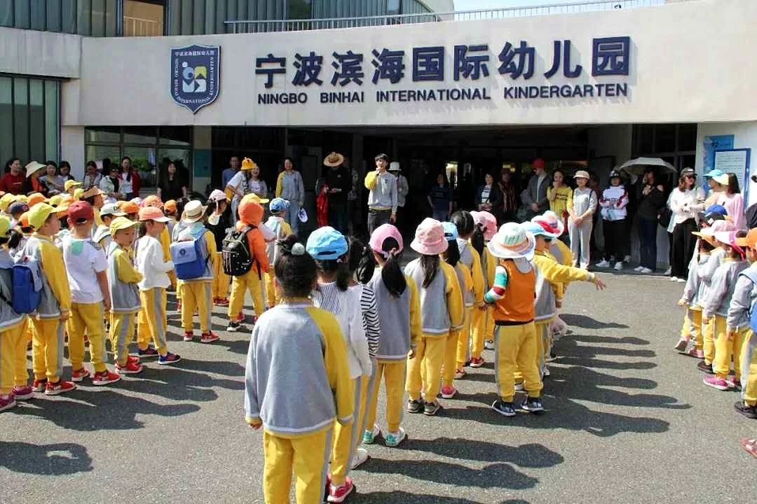 滨海国际幼儿园也是老字号了,反正沾上"国际"两字,别指望学费能有多