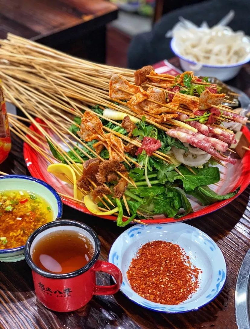 【一家"不正经"的串串店】69元抢原价208元 怒火八零串串 套餐!