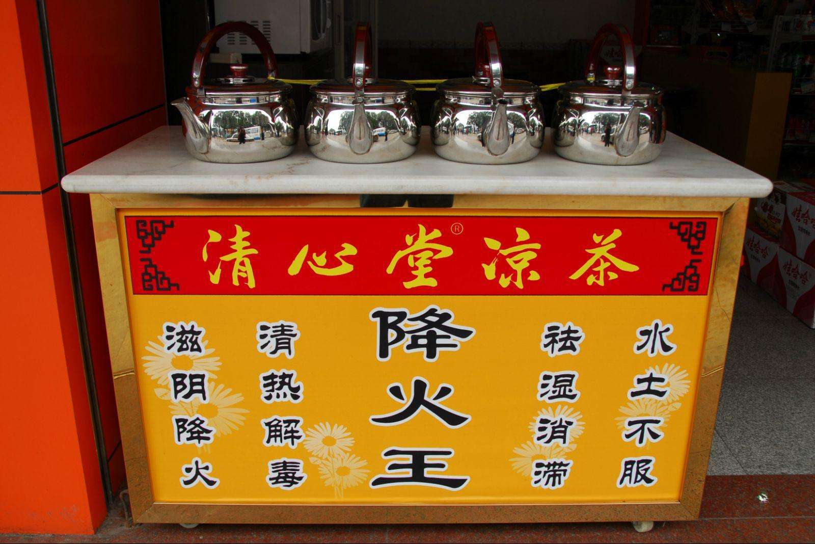 四,喜欢喝凉茶不少人认为只有乞丐讨食时才会用筷子敲打碗盆尤其不可