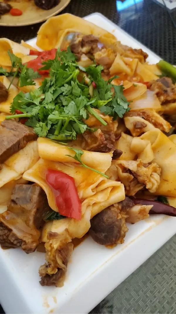 敦煌夜市舌尖上的记忆胡羊焖饼