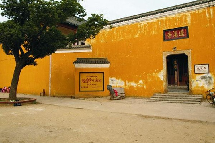 著名的尼姑庵还是比较熟悉的,比如武汉的四大佛教丛林之一的莲溪寺!
