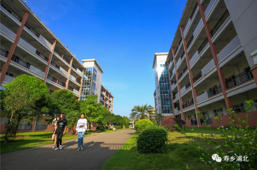 师兄师姐师弟师妹看过来,今天的浦北一职校美爆啦!