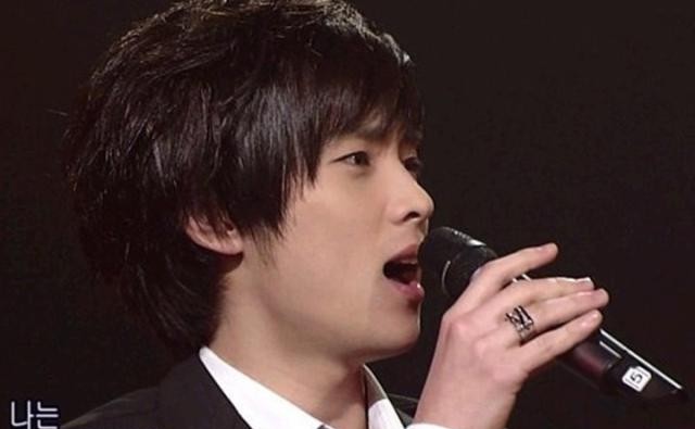 说道闵京勋可能很多人都不太熟悉,但是03年作为摇滚乐队buzz主唱出道