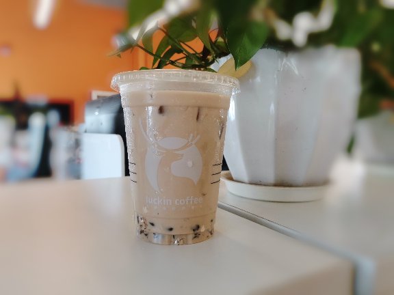 瑞幸新出的牛乳茶居然成了我的工作日新宠