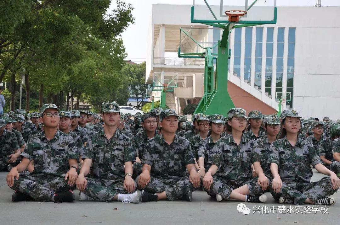 江苏兴化楚水实验学校2019级高一学生军训回眸