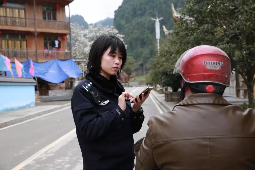 湖北最美基层民警推选来凤彭馥镇守百福司镇的女所长