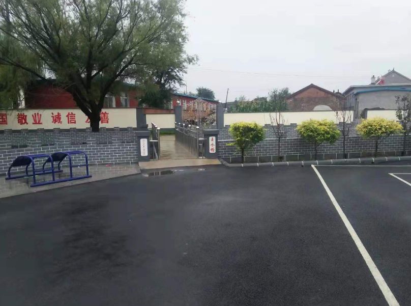 【文化广场一角】时间:2018年7月 地址:海城市八里镇南腰村 作者:李颜