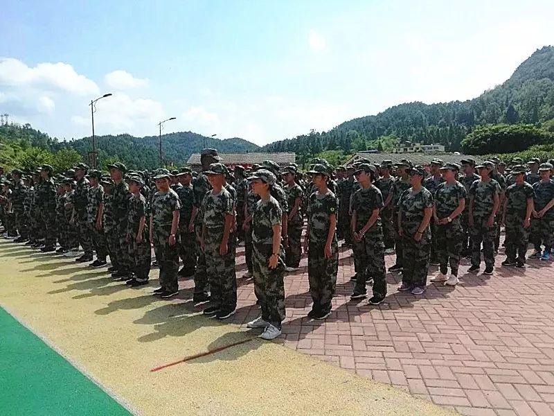 贵阳10所学校军训高清大图来啦来看看孩子硬核的瞬间