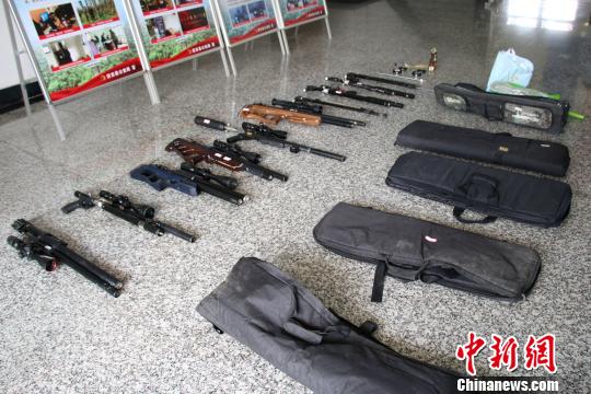 浙江安吉特大涉枪案告破抓15人缴14把气枪数百枚铅弹