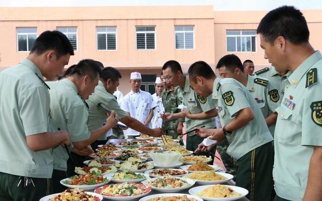 中國解放軍伙食肉少一天一斤肉的標準恐怕也只有美軍能匹敵