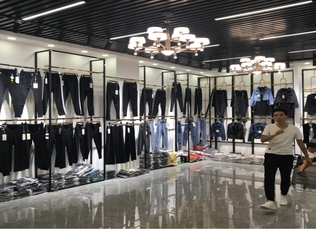 精彩展示新康庄服装城门店展示