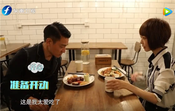 刘德华请鲁豫吃饭看清他们桌上的饭菜打脸了大半个娱乐圈